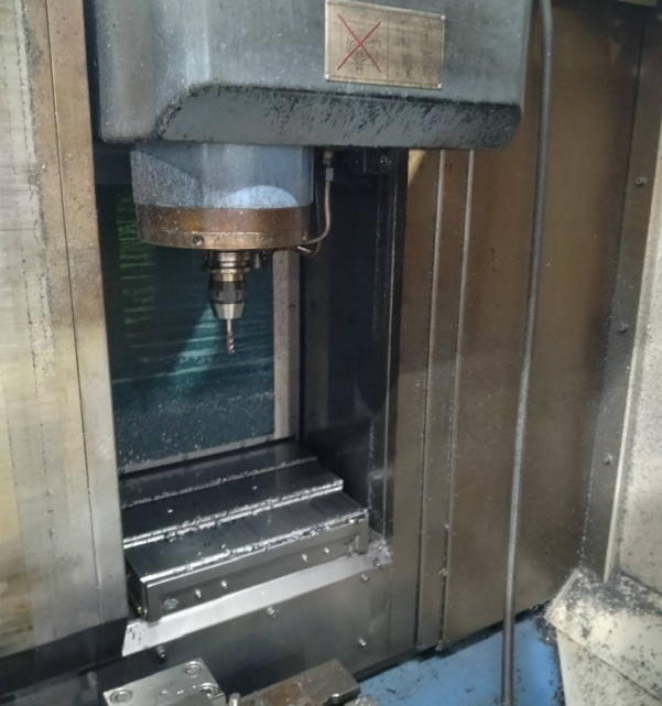 MÁY PHAY CNC MAZAK VTC 160A 640M